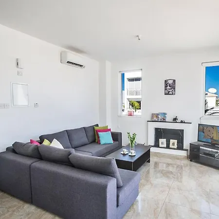 Сasa de vacaciones Protaras Perle Pe15 By Interhome *